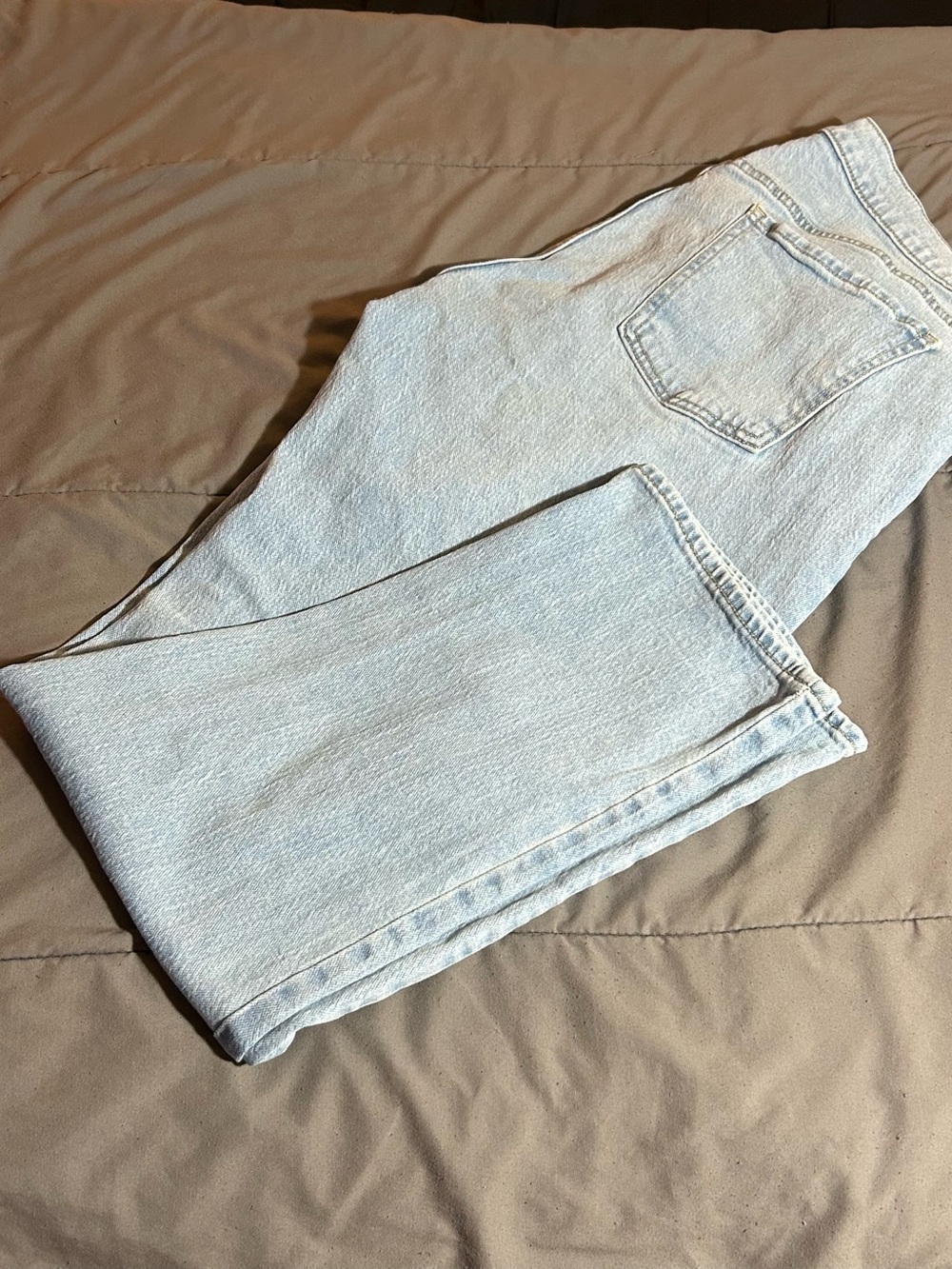 Old Navy Light Wash WOW Boyfriend Jeans - Picture 5 of 8